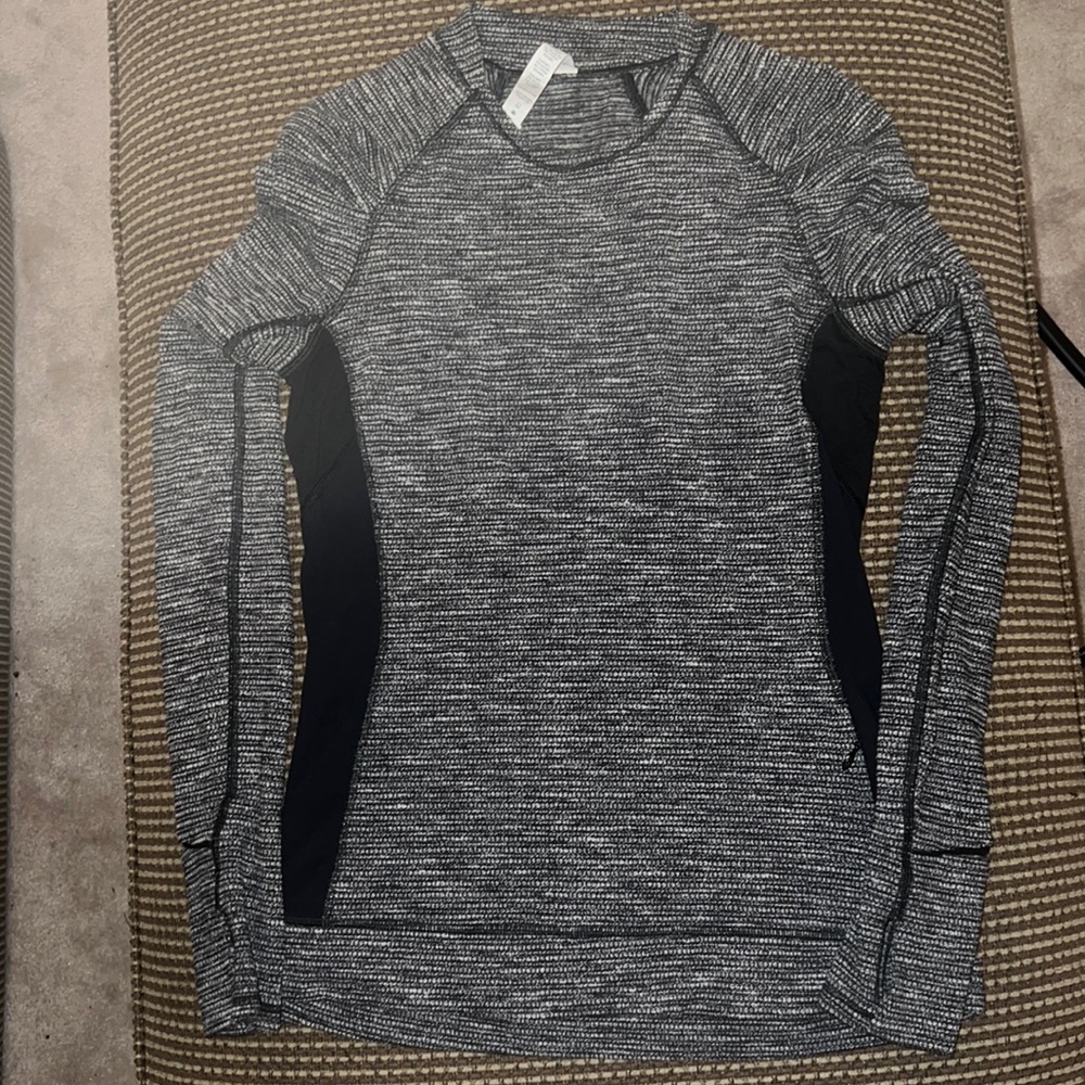 EUC Lululemon long sleeve size 6